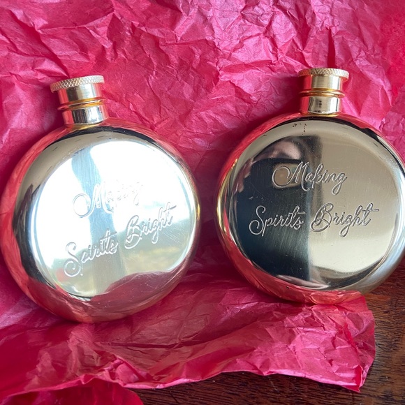 NWT- 2 GOLD PLATED LUXURY FLASKS (2) - Picture 10 of 14